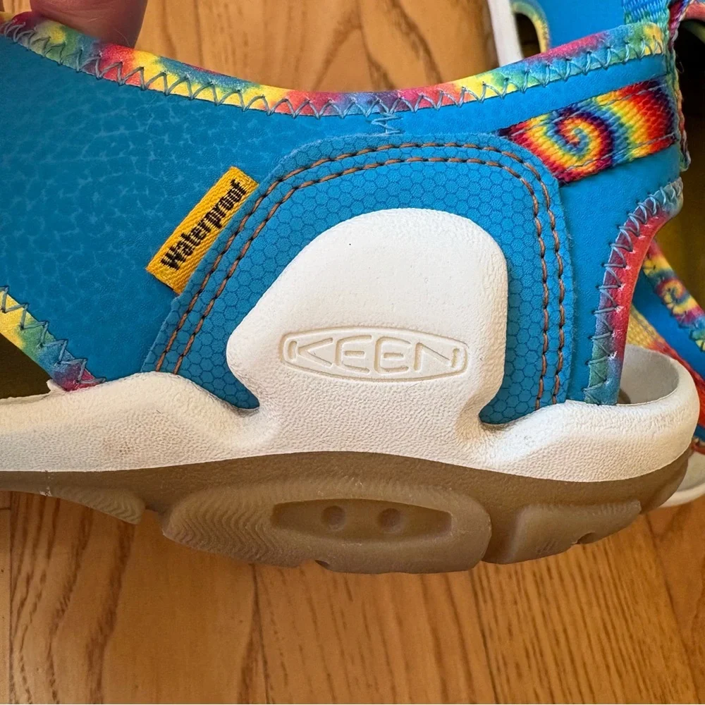 Keen Knotch Creek Sandals Big Kids youth boys size 4 girls Blue rainbow Shoes